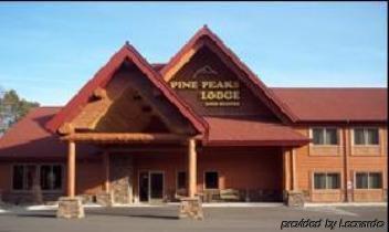 Pine Peaks Lodge And Suites Cross Lake Екстериор снимка